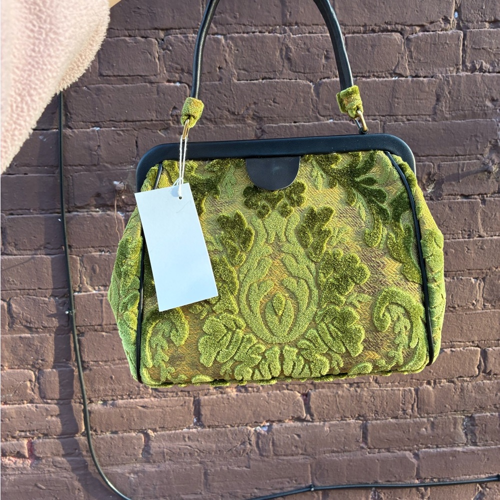 Elegant Green Velvet Handbag - Picture 6 of 7